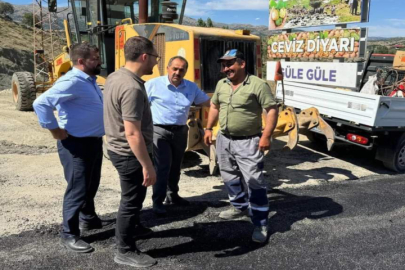 Çağlayancerit ’te Bozuk Yollar Yapılıyor