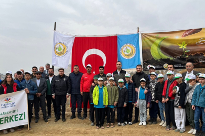 Milli Ağaçlandırma Günü"nde fidanlar toprakla buluşturuldu.
